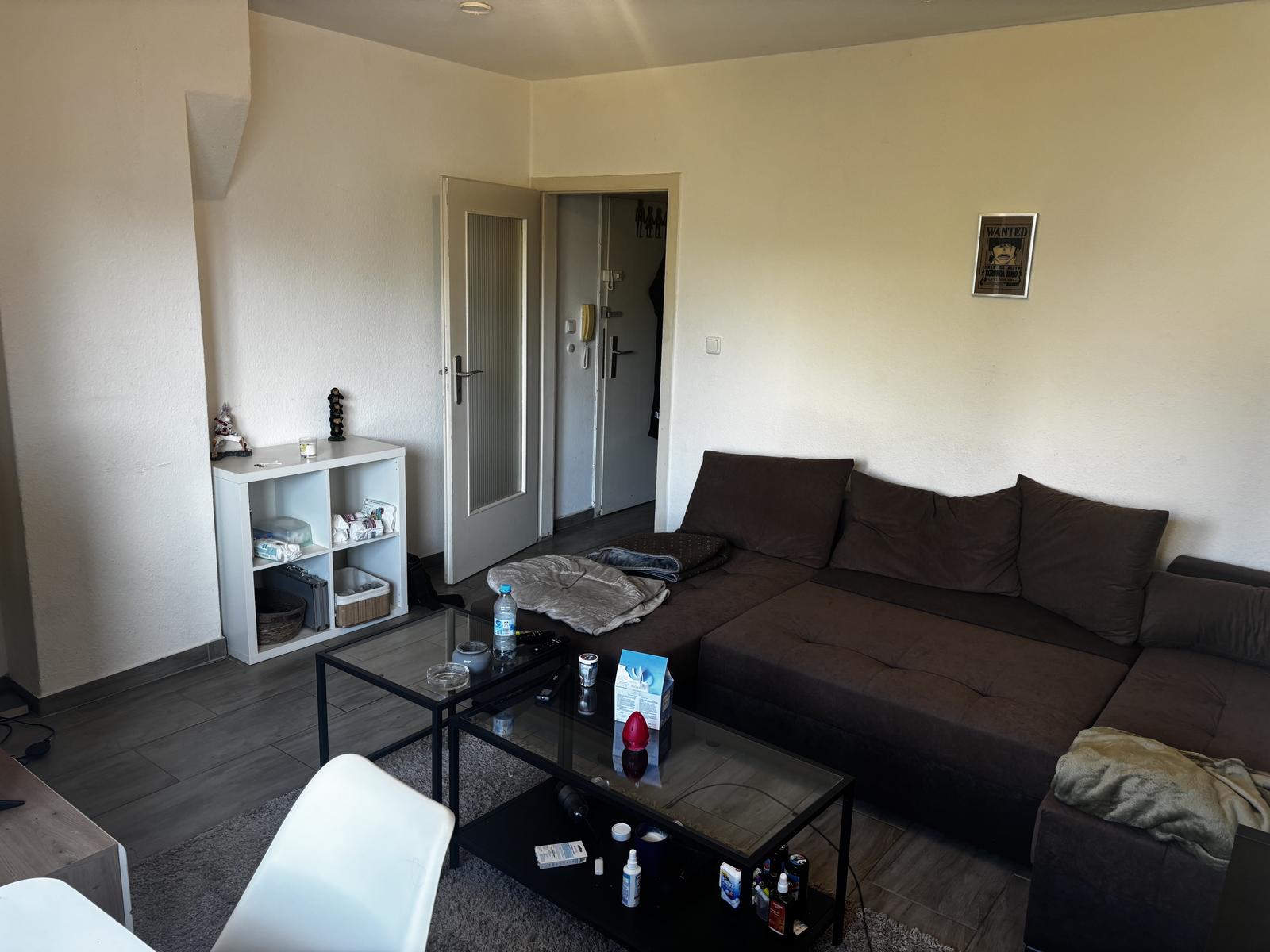 Sofort verfügbare Kapitalanlage: Renoviertes Apartment mit Balkon und Garage